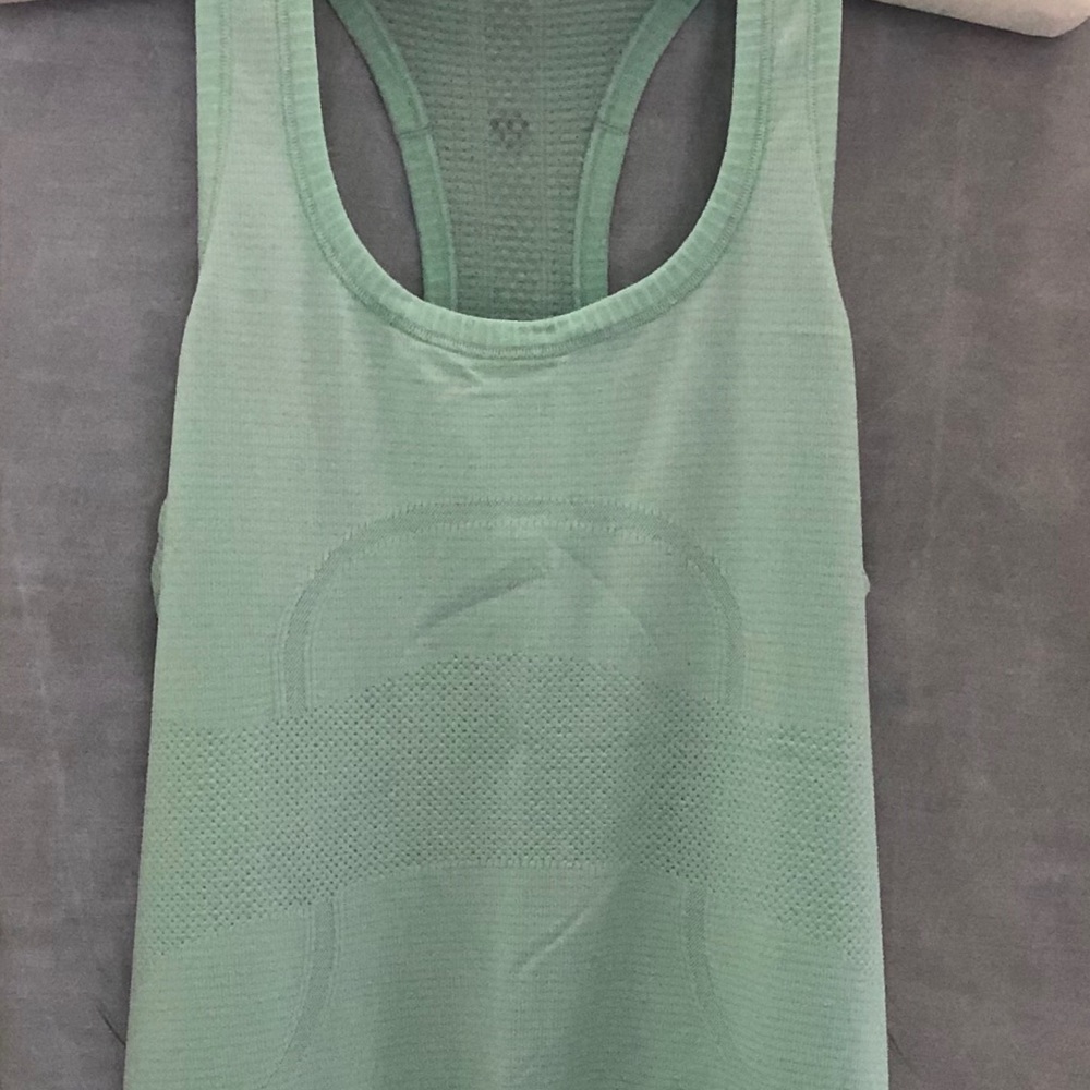 lululemon Swiftly Racerback sz 6 Mint Green EUC